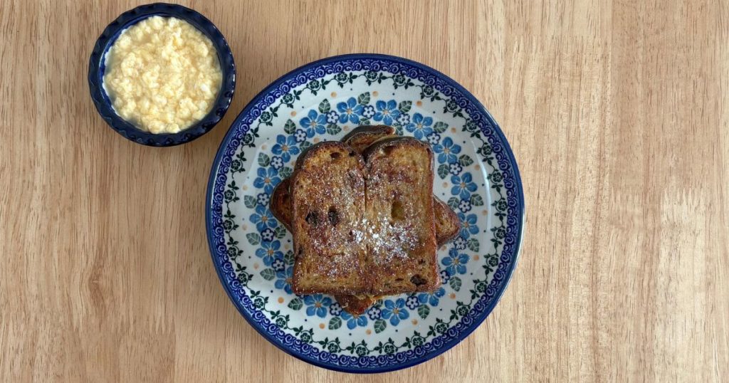 「ベースブレッド・ミニ食パンレーズン」を使ったフレンチトーストの完成写真