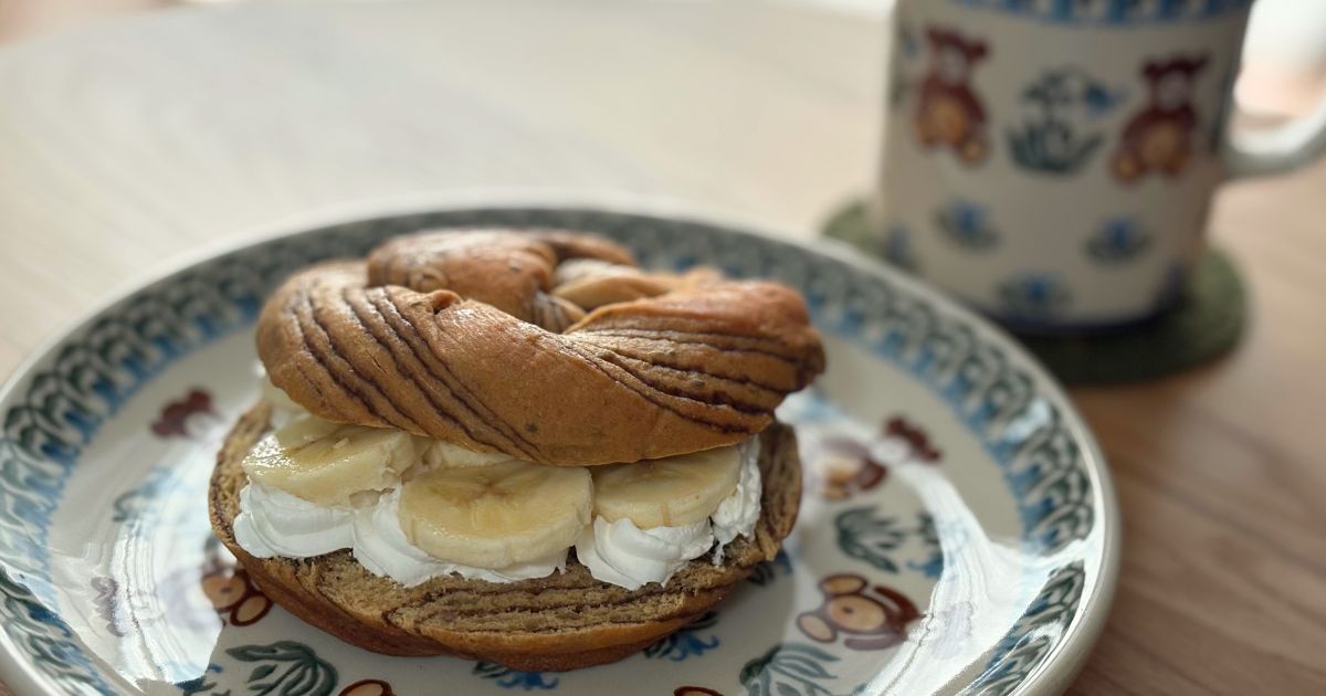 「ベースブレッド　チョコ」を使ったチョコバナナサンドの写真