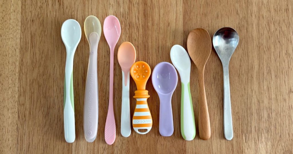 私が離乳食をあげるのに試したスプーンの一部。その中でもセリアのパフェスプーンは赤ちゃんの反応が良かったです。