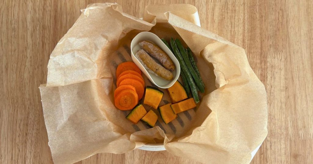 せいろで作る離乳食完了期朝ごはんのために、野菜をせいろにのせた写真。